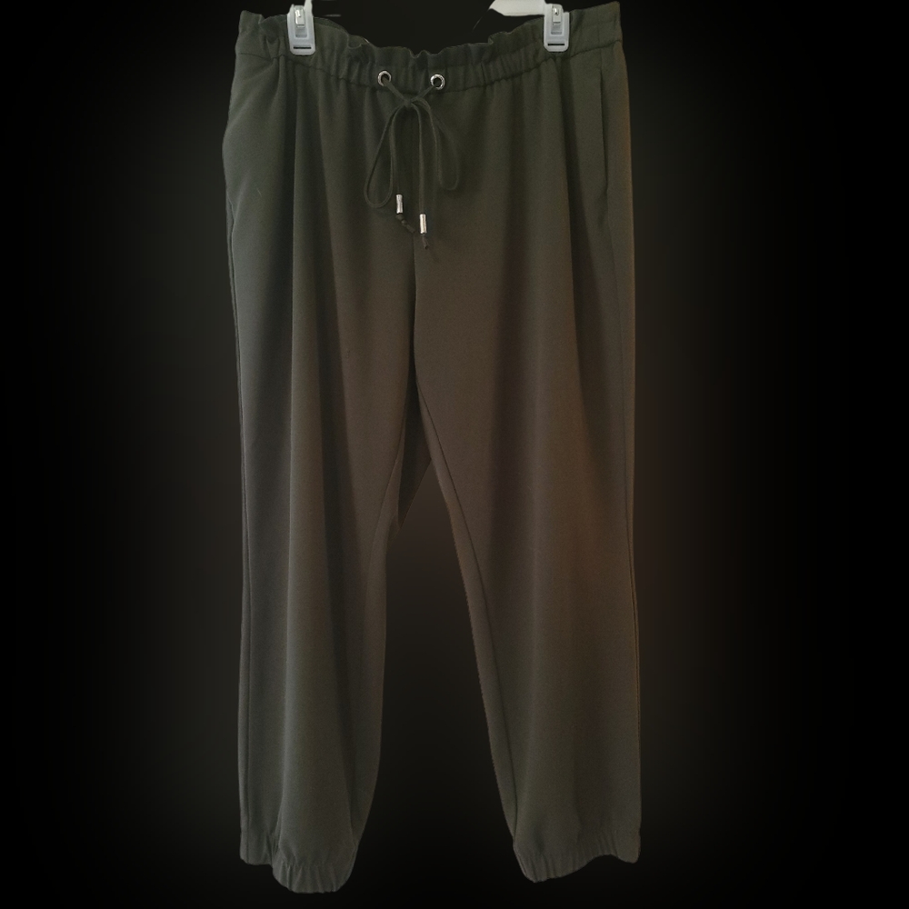 Olive green ruffle waist pant
